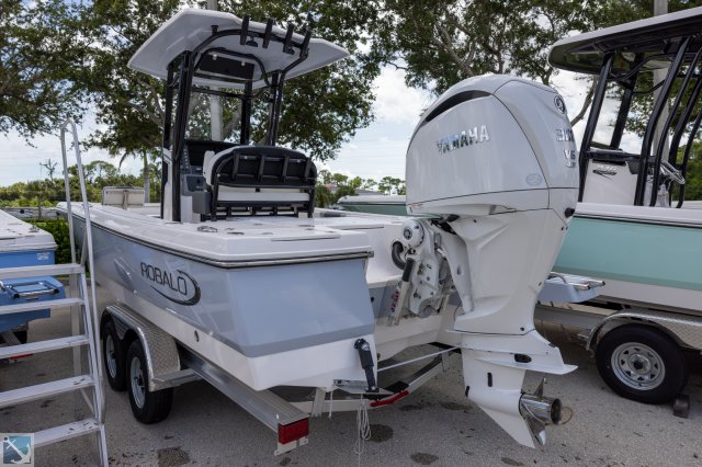 New 2024 Robalo 246 Cayman for sale